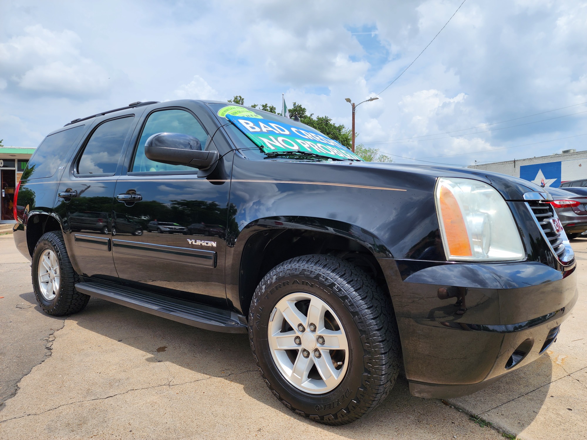 2012 BLACK /BEIGE LEATHER GMC Yukon SLT (1GKS1CE04CR) with an V8 engine, AUTO transmission, located at 2660 S.Garland Avenue, Garland, TX, 75041, (469) 298-3118, 32.885387, -96.656776 - Photo #1